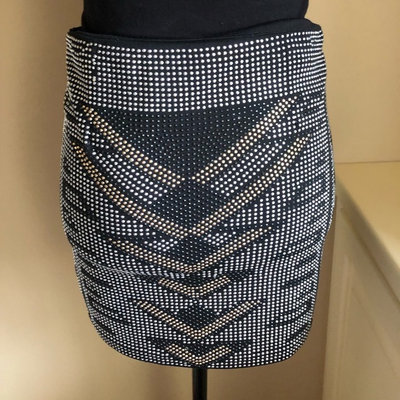 Forever 21 Embellished Mini Skirt. Side-zip with hook & eye. Black, gold, silver - Picture 3 of 8